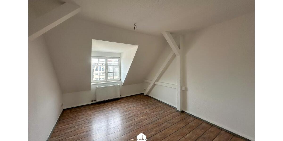 Dachgeschoßwohnung Gera - 2 Zimmer, 49 m&sup2;, 250&euro; | Angebot:25143817