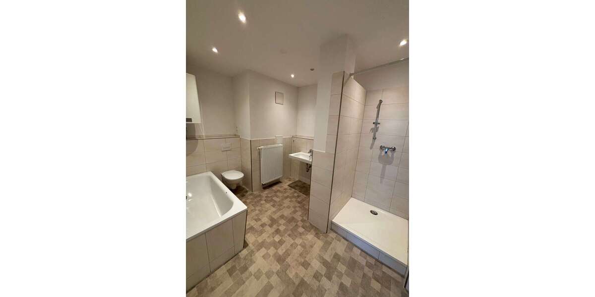 Etagenwohnung Gera Ostviertel - 4 Zimmer, 121 m&sup2;, 680&euro; | Angebot:27034601