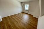 Mit Weitblick! 2,5 Raum DG Wohnung mit offener Küche im Wohnzimmer. Modernes Bad mit Wanne! - Dachgeschoßwohnung Gera Alt-Bieblach | Angebot:26248794